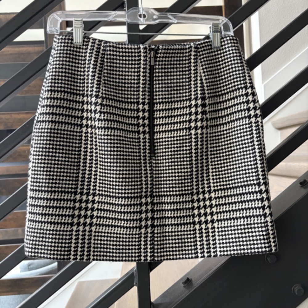 H & M Skirt - Picture 3 of 10